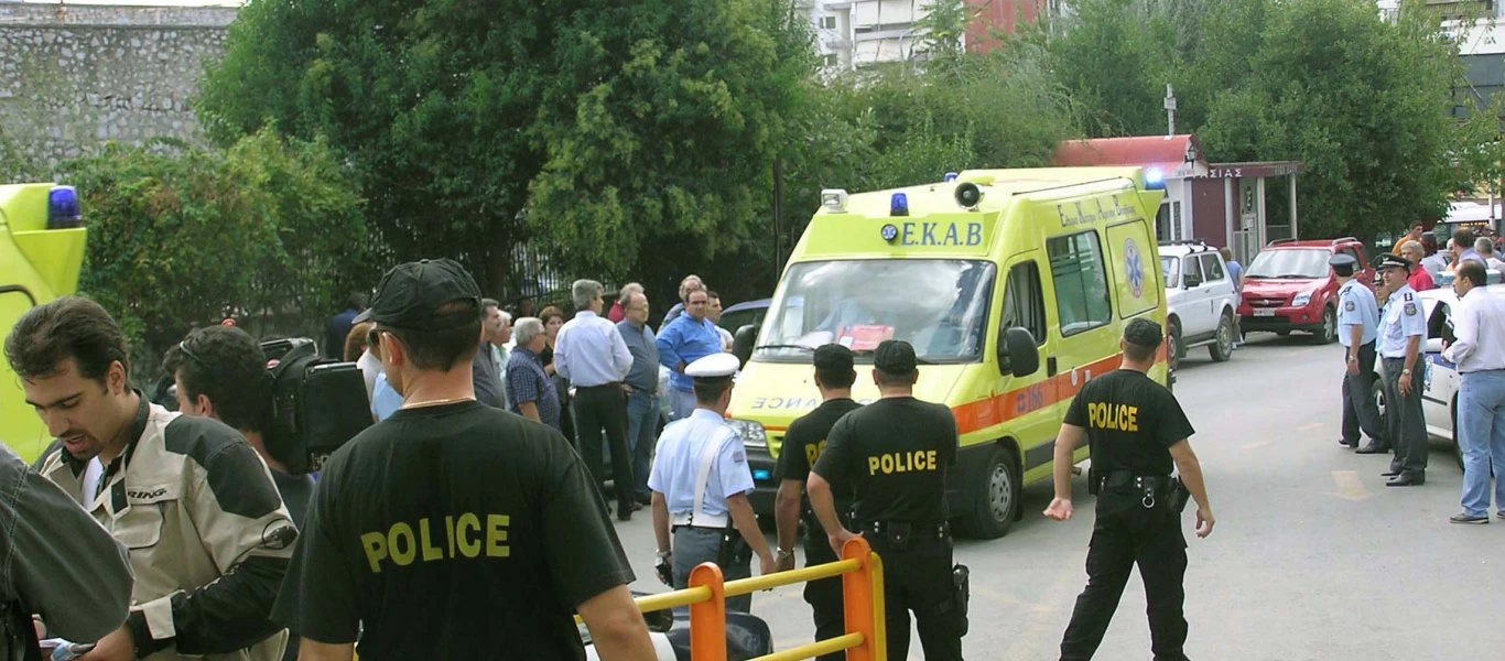 Σοκ στην Κρήτη: Σφαίρα από «μπαλωθιά» καρφώθηκε σε αυτοκίνητο! (φωτό)